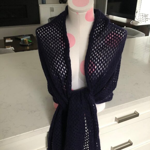 Lacoste Casual Open Weave Knit Wrap/Scarf in Deep Eggplant Purple Sz OS - Picture 2 of 10